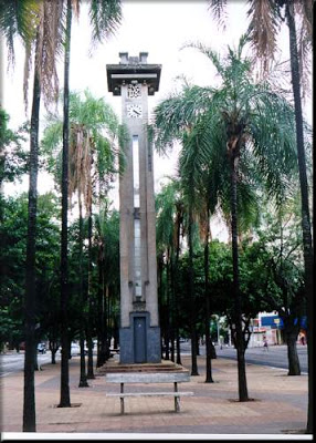 Relógio da Av. Goiás - patrimônio de art déco.