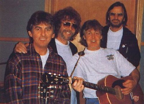 George, Jeff Lynne, Paul e Ringo durante os trabalhos do projeto Anthology.