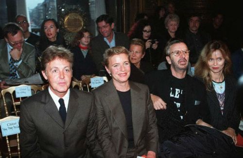Paul e Linda, Ringo e Barbara em uma solenidade em 1997.