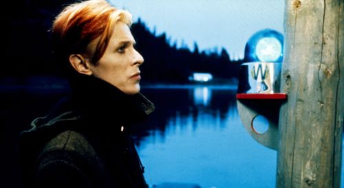 Bowie no filme "O Homem que Caiu na Terra"